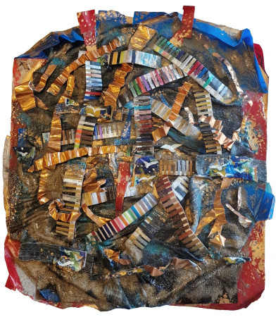  Titolo: AD METAM  Tecnica e supporto: Polimaterica su tessuto lavorato a mano, cartone, foglia di rame e oro, resine sintetiche  Dimensioni: 74 cm x 81 cm Anno di esecuzione: 2026